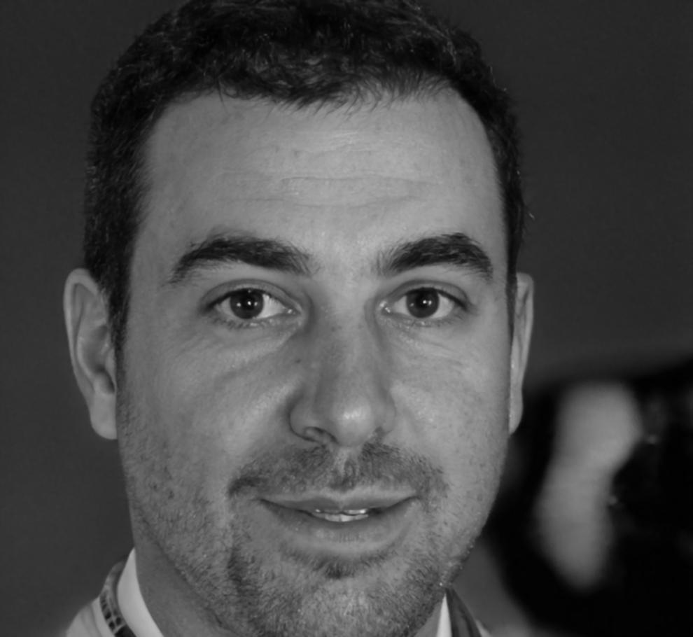 Carlos Mendoza, Analista Financiero